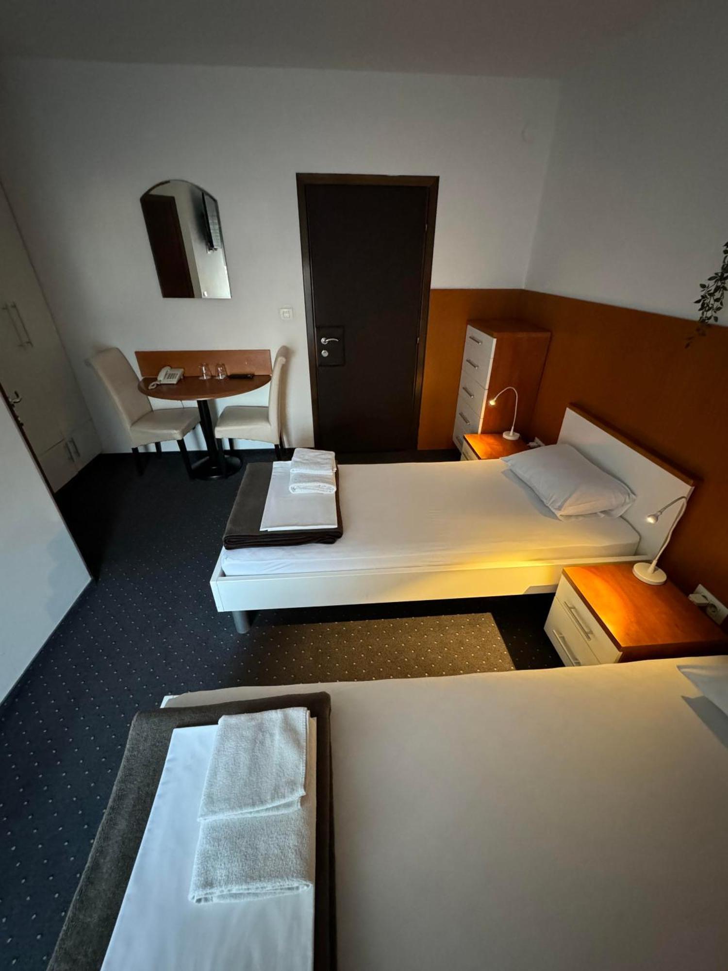 Pansion Komfor Fitea Osijek Kamer foto